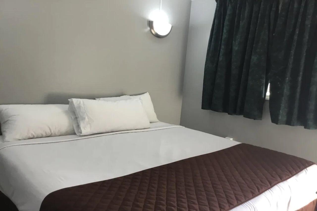 Americas Best Value Inn Avenel Woodbridge Exterior photo
