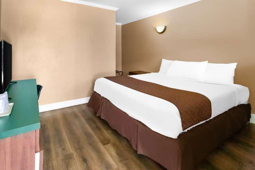 Americas Best Value Inn Avenel Woodbridge Room photo