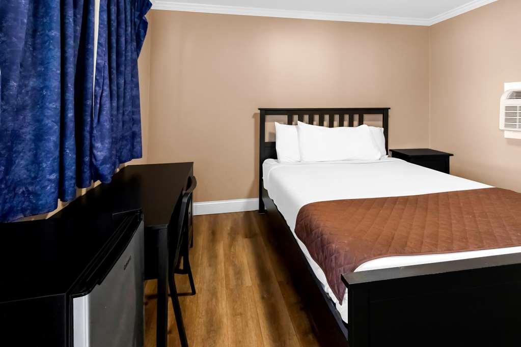 Americas Best Value Inn Avenel Woodbridge Room photo