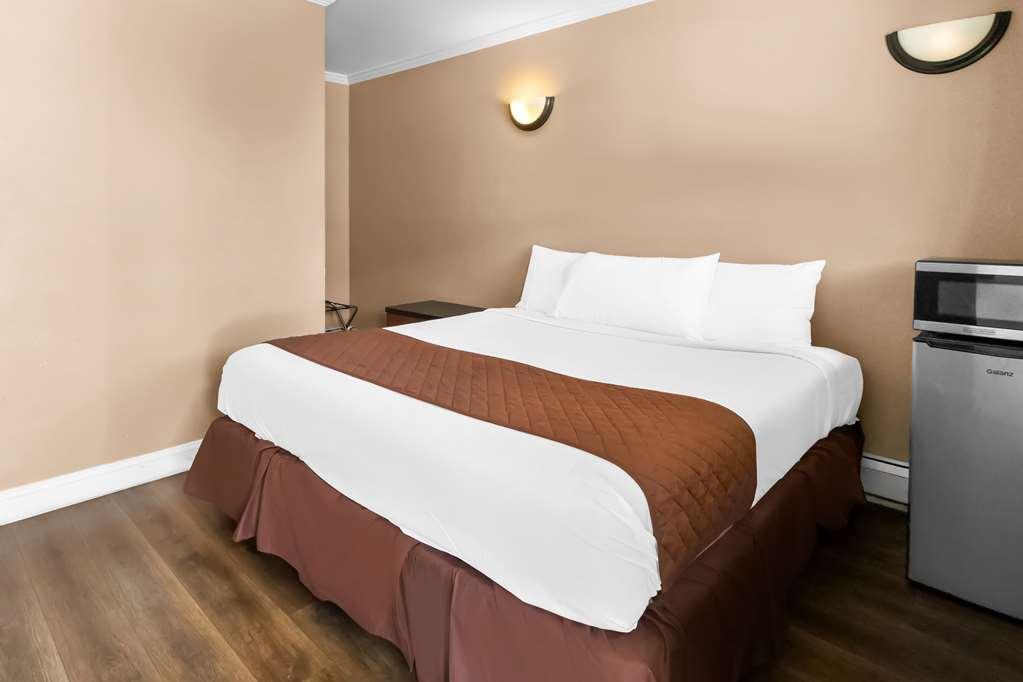 Americas Best Value Inn Avenel Woodbridge Room photo