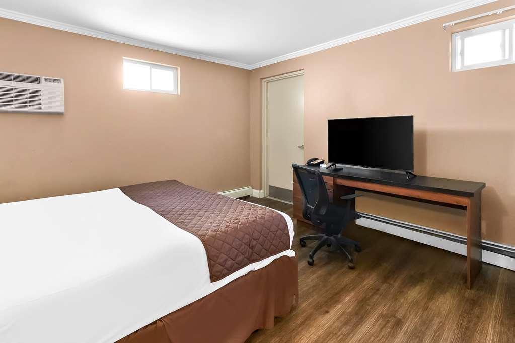 Americas Best Value Inn Avenel Woodbridge Room photo