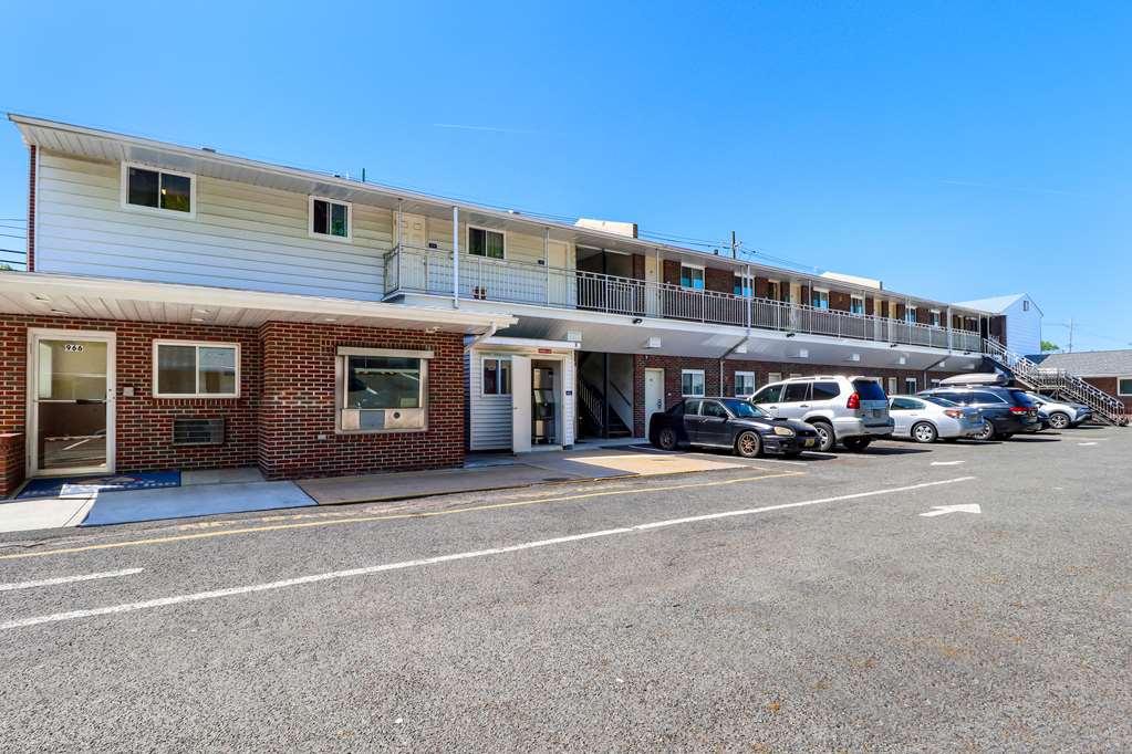 Americas Best Value Inn Avenel Woodbridge Exterior photo
